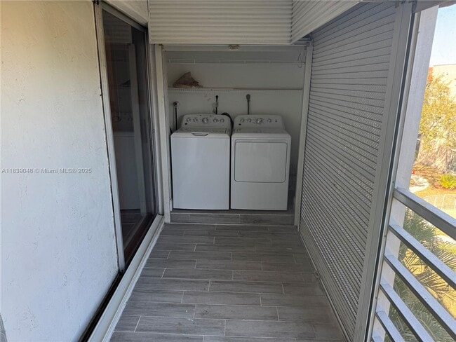 Photo - 3571 Inverrary Dr Unit 403