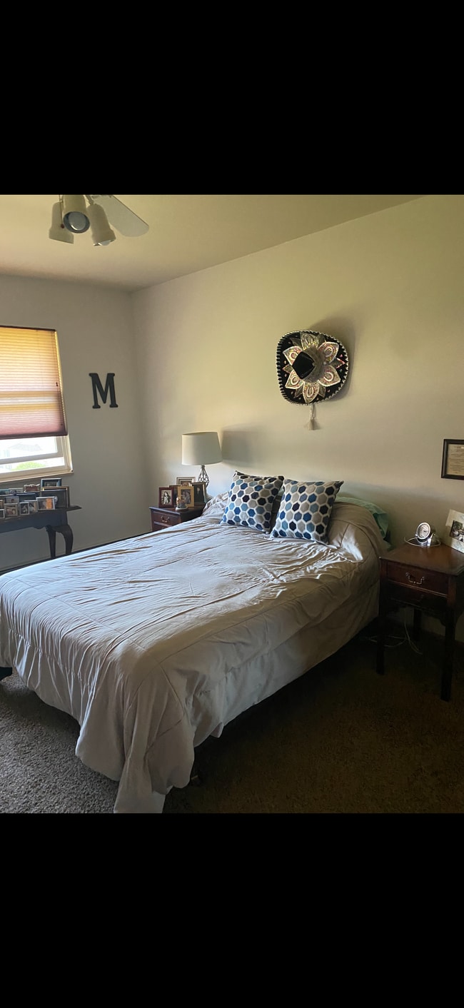 Bedroom - 5625 W Brown Deer Rd Unidad Royal Gardens #216