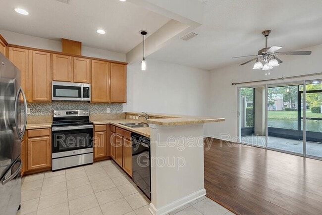 Building Photo - 5868 Pavilion Dr Rental