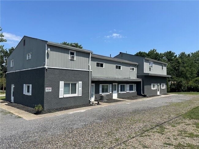 Building Photo - 5885 Youngstown Hubbard Rd Unit 6