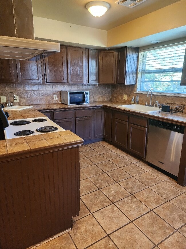 Photo - 4906 Yorkshire Dr