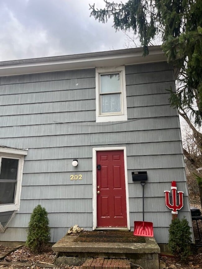 Photo - 5 bedroom, 2 bath home- Available August 2026!