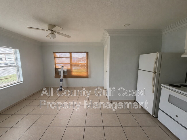 Photo - 2416 10th St W