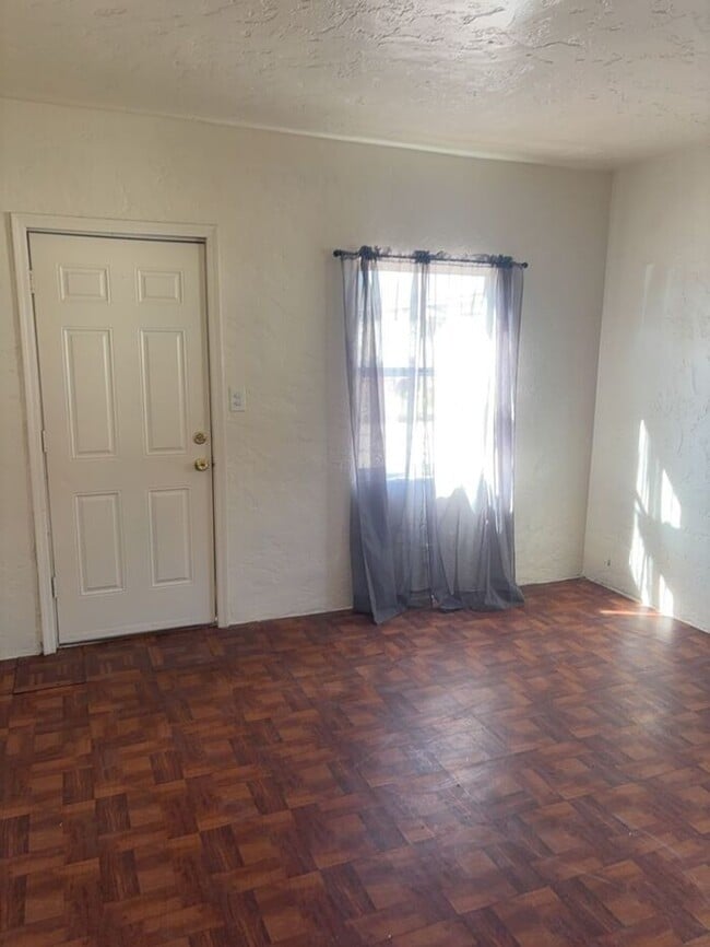 Photo - 204 W Kelso St