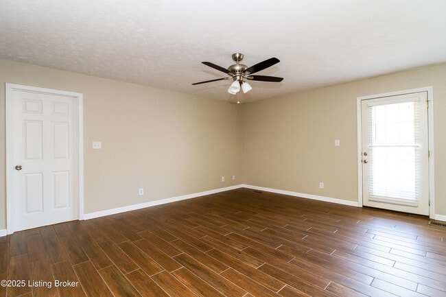 Photo - 156 John Court