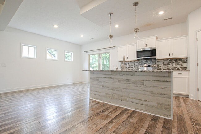 Photo - Pet Friendly Four Bedroom!