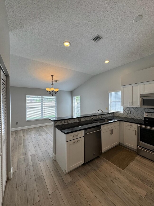 Photo - 12872 Meadowbend Dr