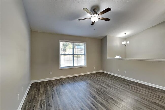 Photo - 4687 Eucalyptus Way