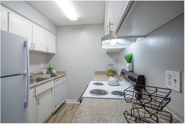 Building Photo - Riverglen by the River Rental