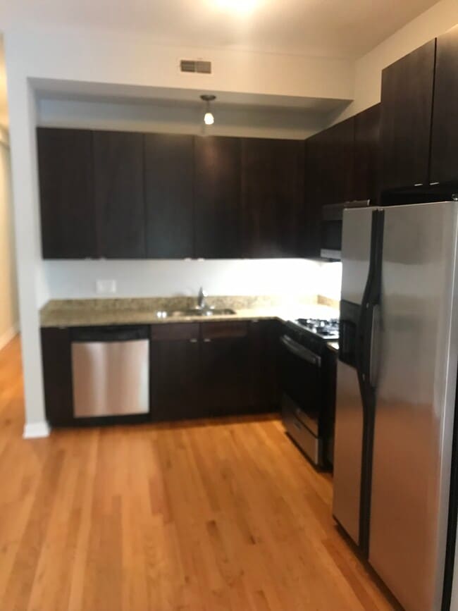 Photo - 44 N Paulina St Unidad A4S