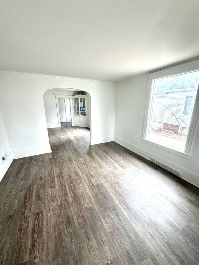 Photo - 3 Bedrooms, 1 Bath Unit 1 lower