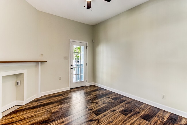 Photo - 307 W Henry St Unit A