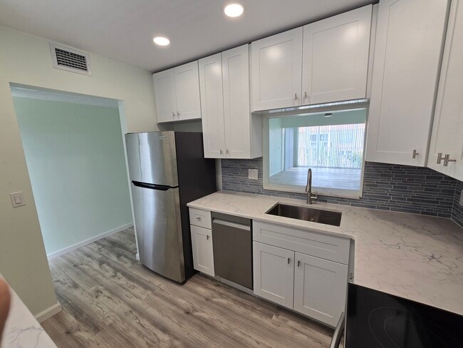 Building Photo - 10215 Regal Dr Unit 21