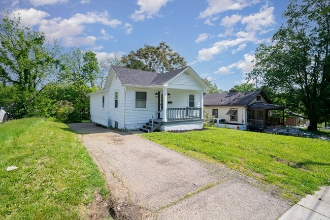 Photo - 3728 Standish Ave