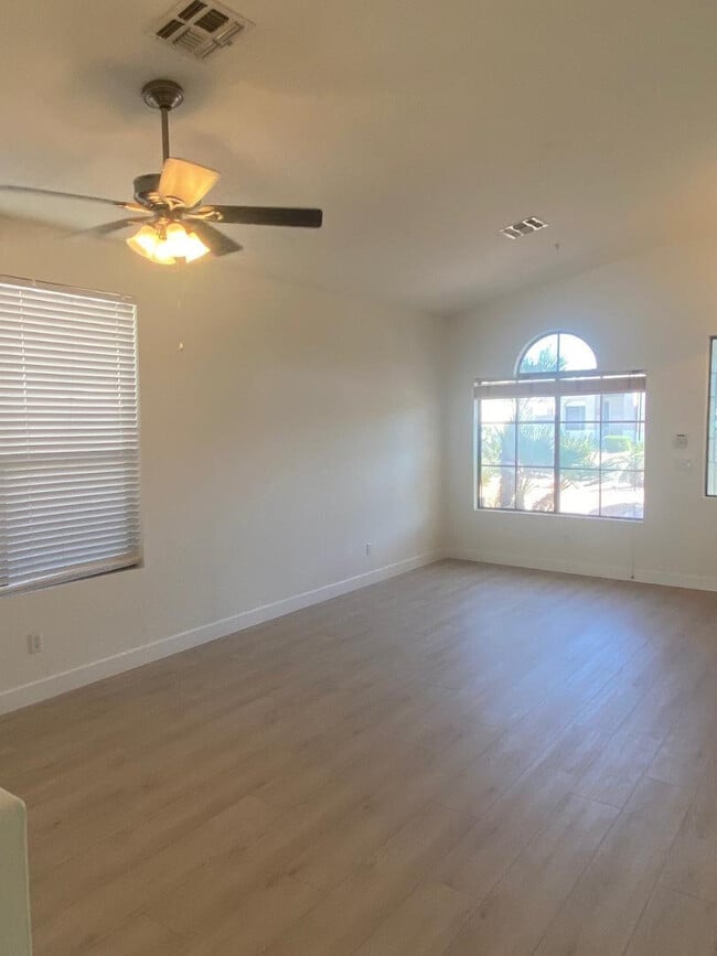 Photo - 8122 E Theresa Dr