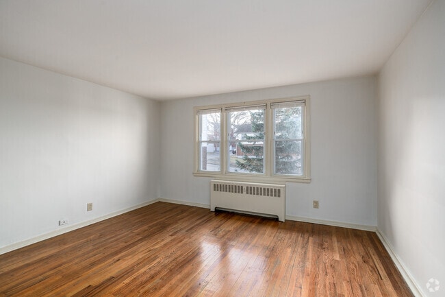 2BR, 1BA - 780SF - Living Room