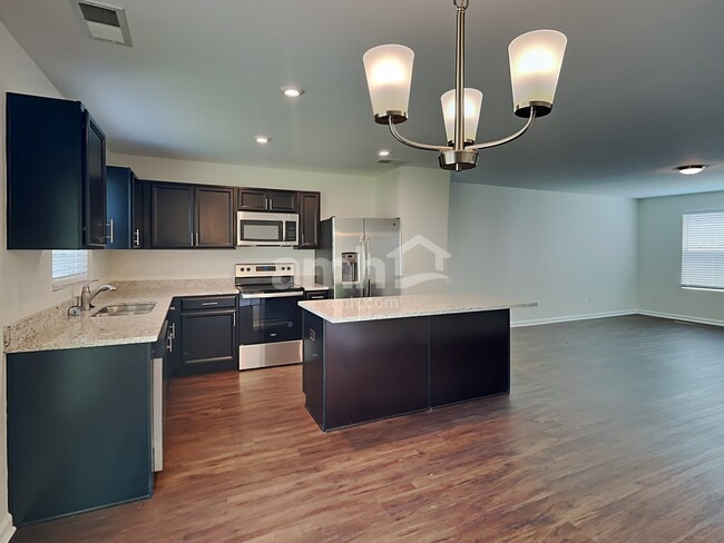 Photo - 204 Castlebrook Dr