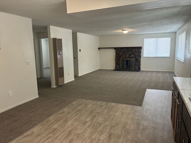 516 N Flora Rd Unidad B