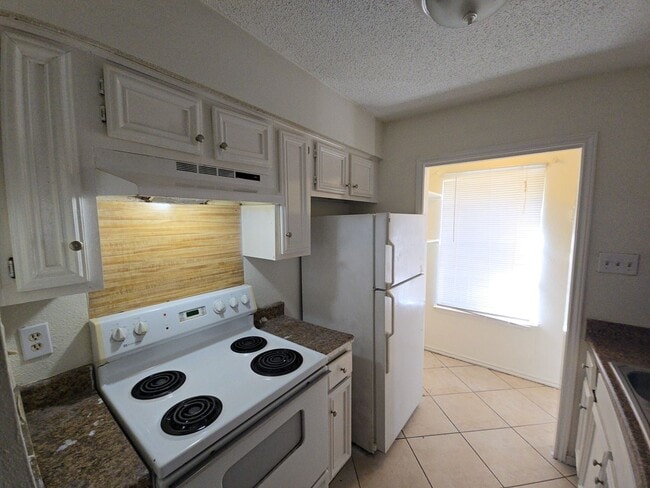 Photo - 1307 Brenda Ln Unit Apt B