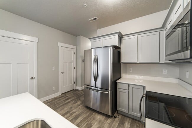 Photo - 619 N Emery Ln