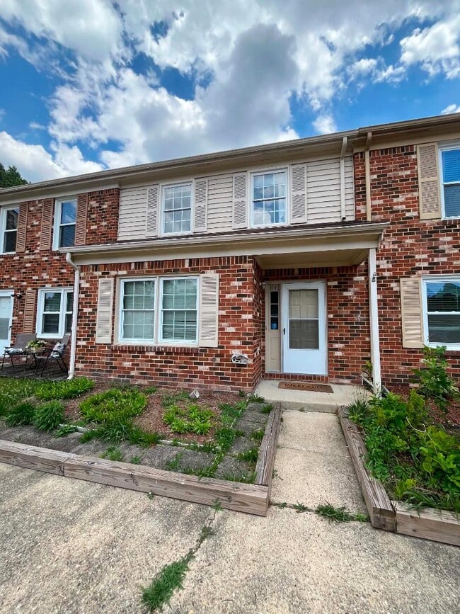 Photo - 1041 Wickford Ct