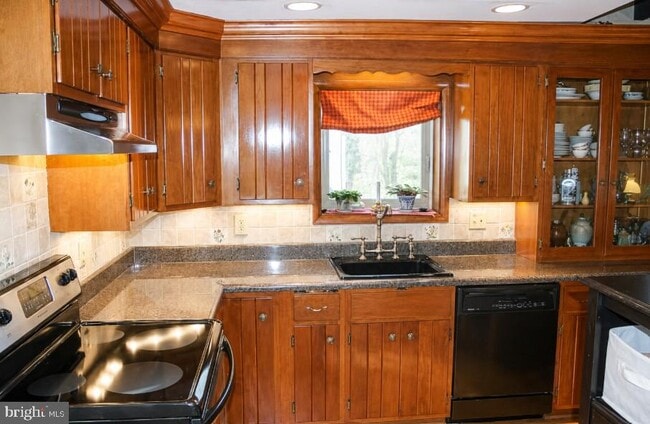 Photo - 555 Northbrook Rd