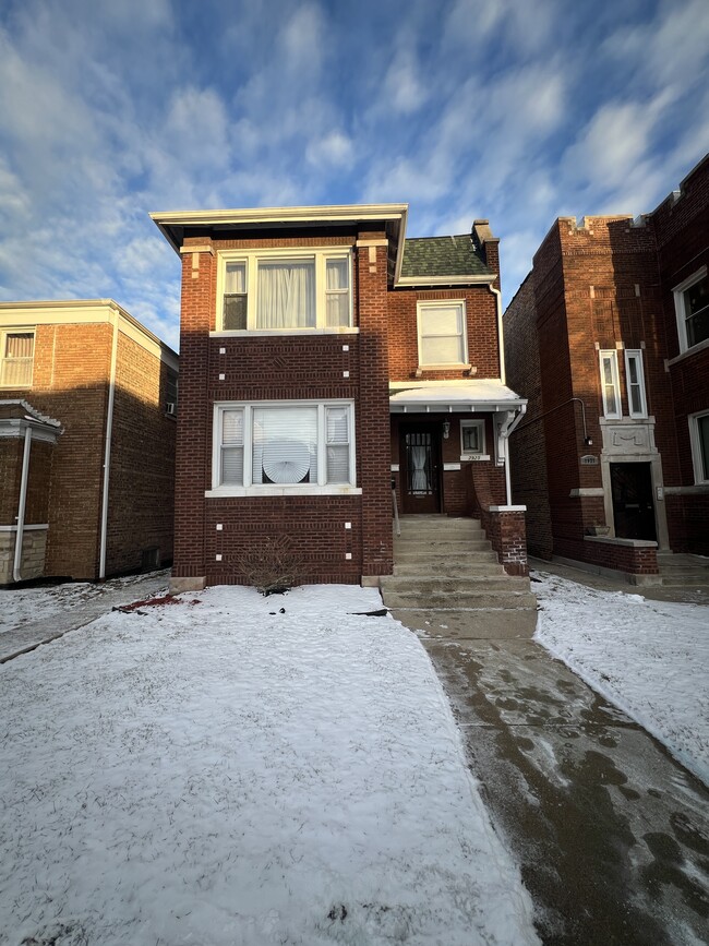 Front Exterior - 7925 S Eberhart Ave Unit 1