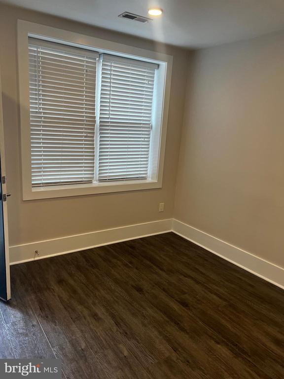 Building Photo - 924 19th St NE Unit 2