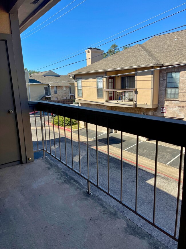 Photo - 11839 Parliament Dr