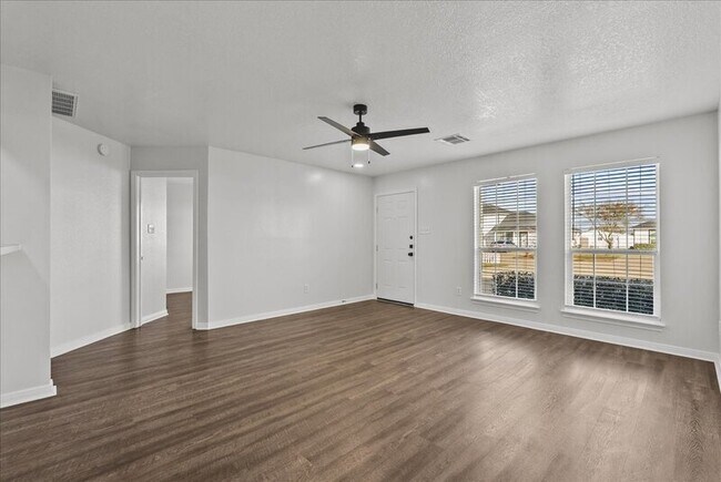 Photo - 2142 Roatan Calle