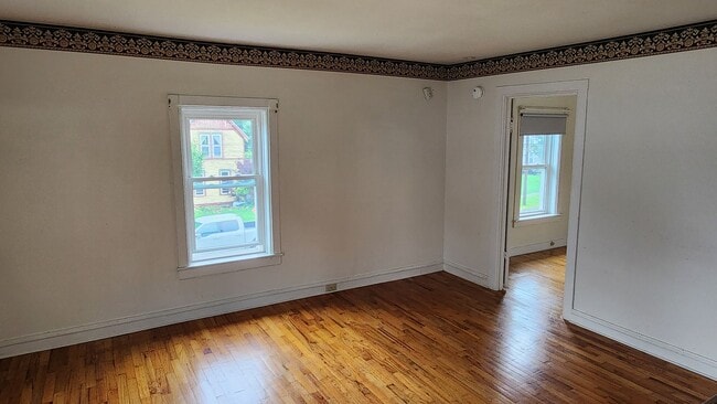 Photo - 13 Second Ave Unit Upper