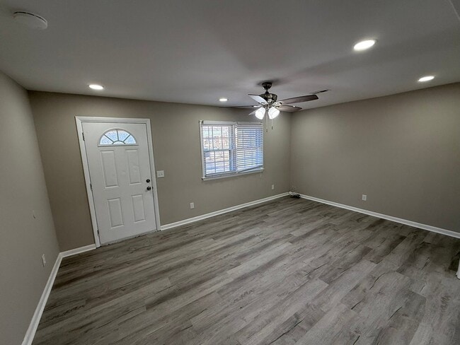 Photo - 315 Creekway Ct