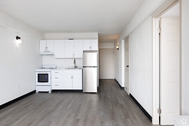 1BR, 1BA - 482SF -Dining Room