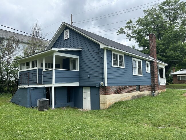 Photo - 160 20th St NE