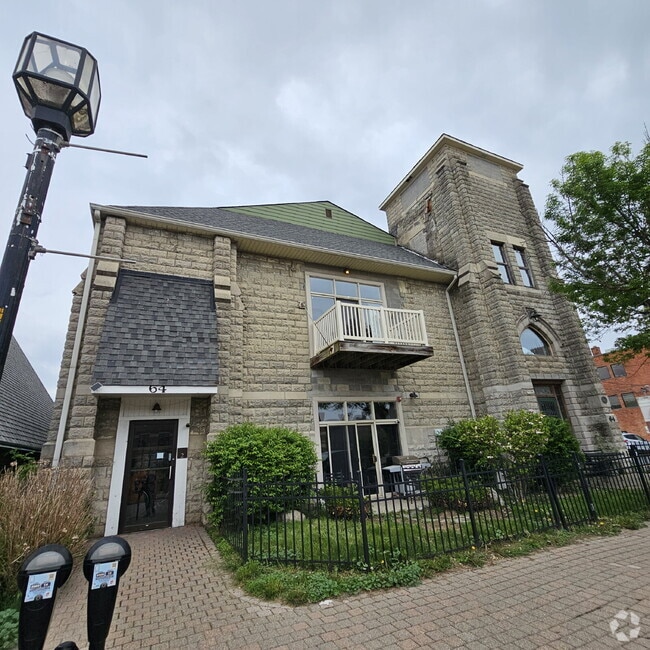 Building Photo - Unique 2 Bedroom Loft with Large living ro... Unit 5