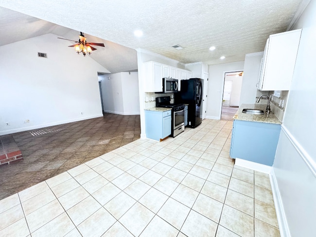 26 Angel Trace