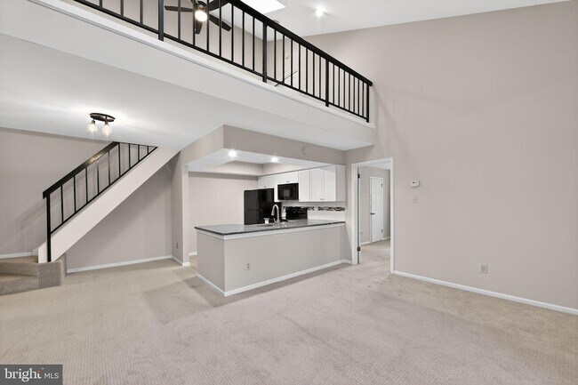 Photo - 933 Washington Pl Unit 33