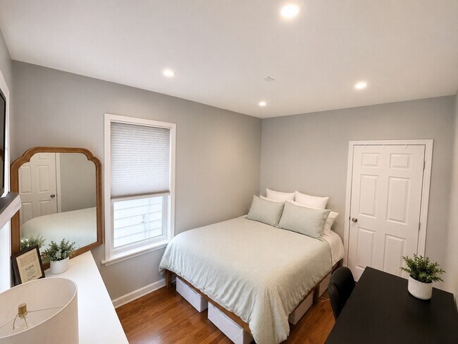 Photo - 150 L St Unit 2