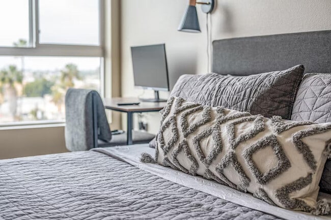 Photo - 4384 Iowa St Unidad SI ID1472544P