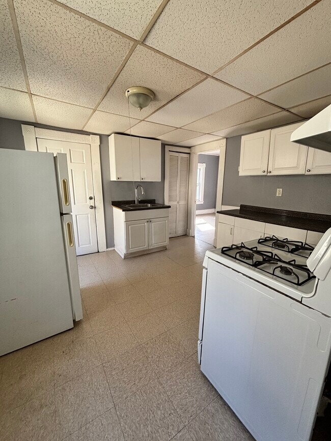 Photo - 1594 Dwight St Unit 2nd Floor