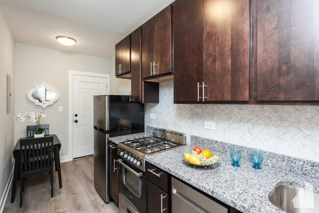 Photo - 441 W Belden Ave