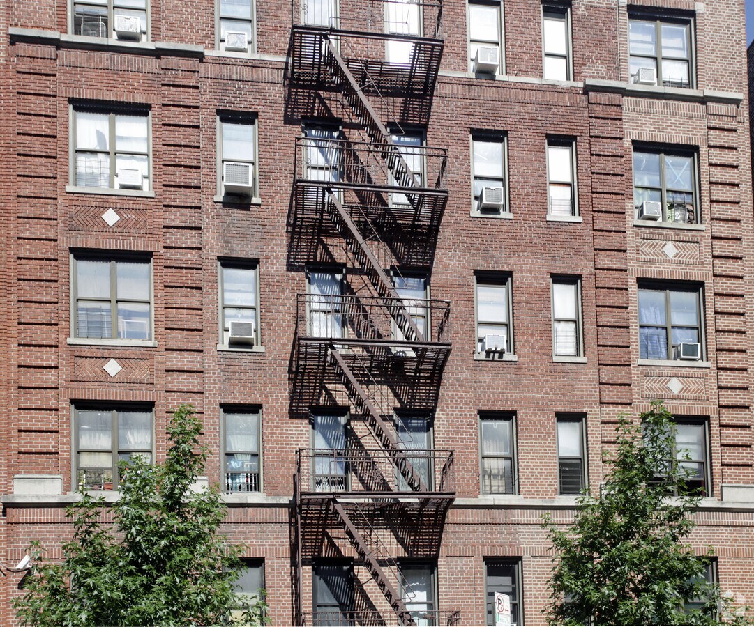 Photo - 2537 Valentine Ave