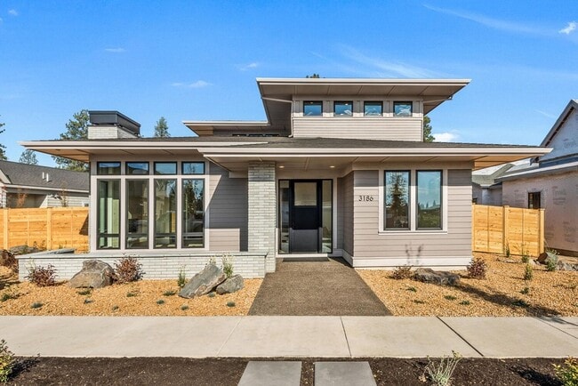 Building Photo - Newer Construction in Discovery West