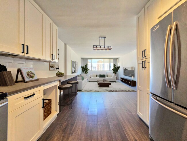 Building Photo - 1350 N Dearborn St