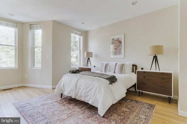 Photo - 330 11th St SE