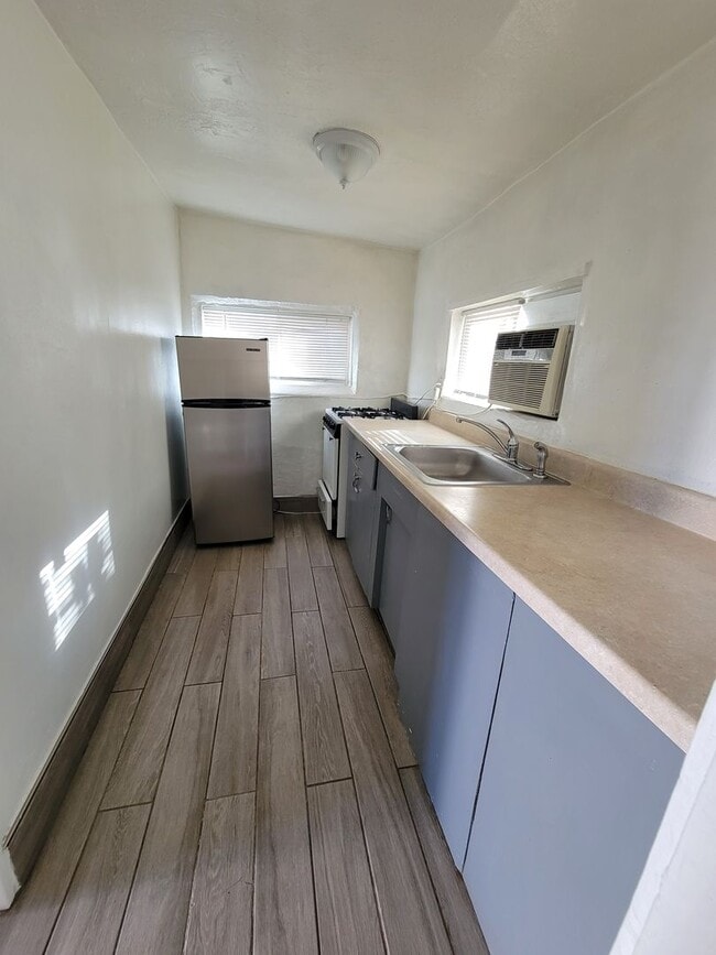Photo - 1437 Cypress St Unit 1437 Back