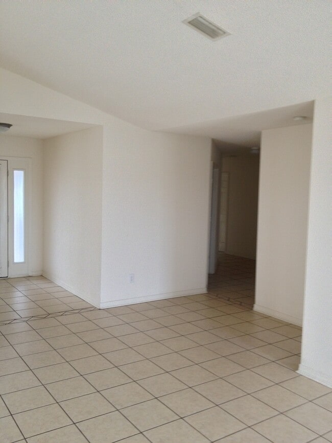 Building Photo - 3/2 with garage in Hampton Park of Foley