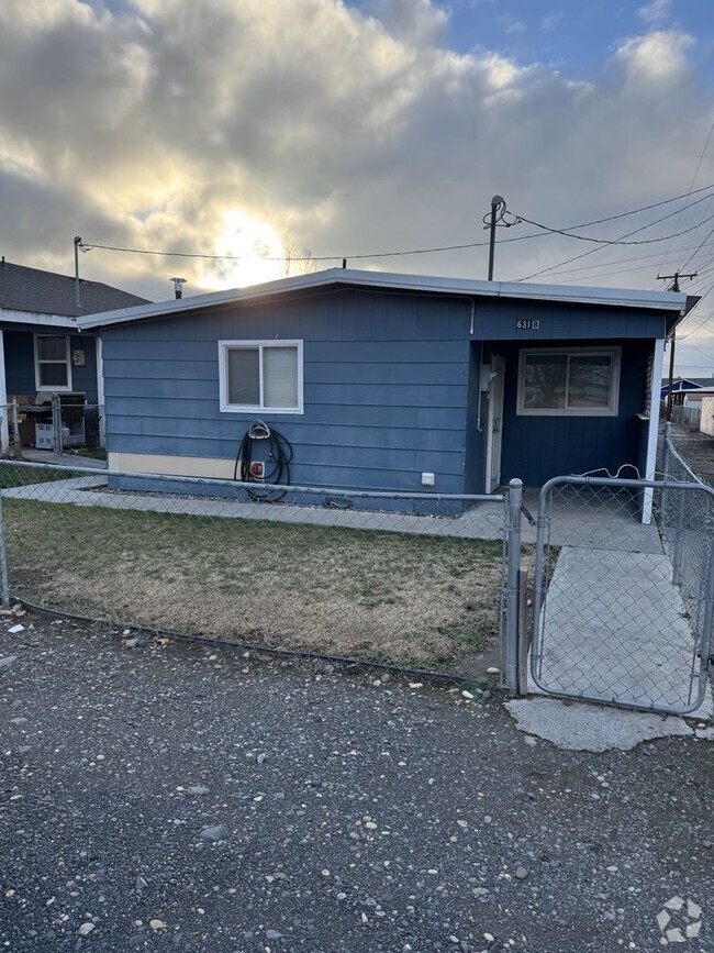 Building Photo - Umatilla GEM!!!!! Rental