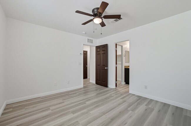 Photo - *MOVE IN SPECIAL - $300 OFF FIRST MONTH'S ...