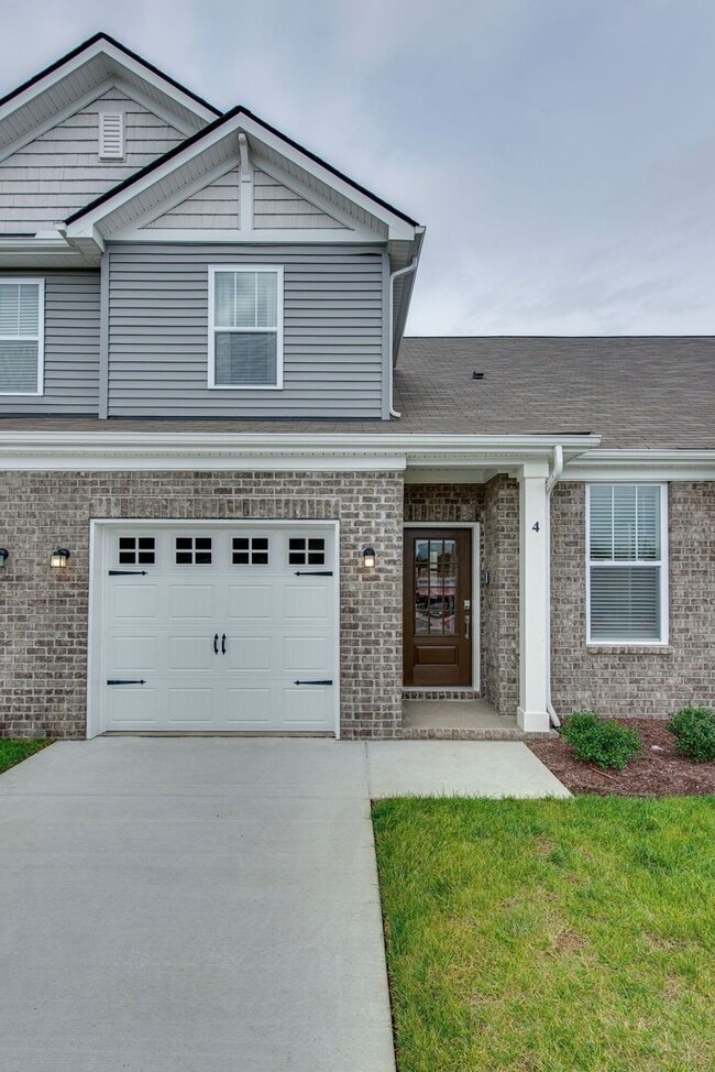Stunning in Spring Hill - Stunning in Spring Hill Townhome